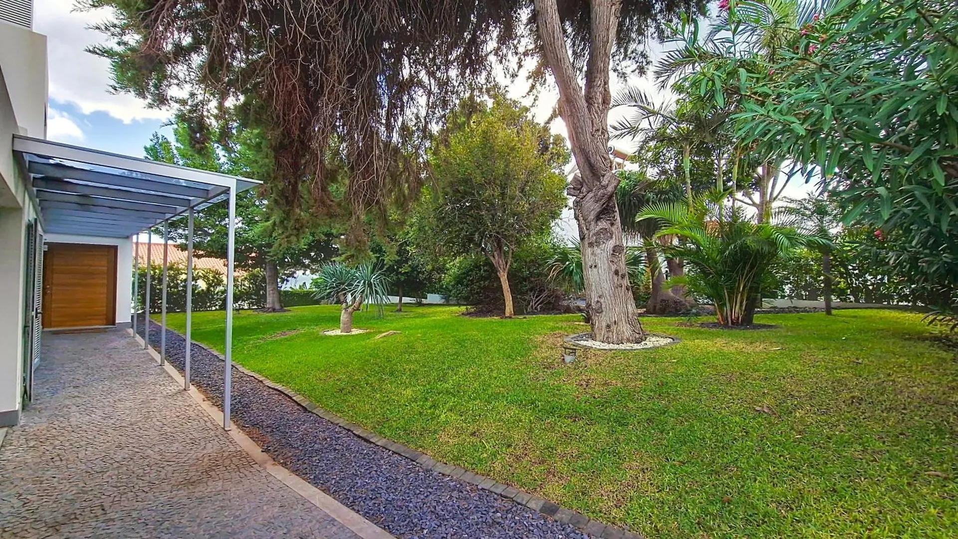 Villa Madeira By Lovelystay Canico  Canico (Madeira)