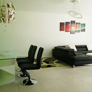 Doreen Caniço